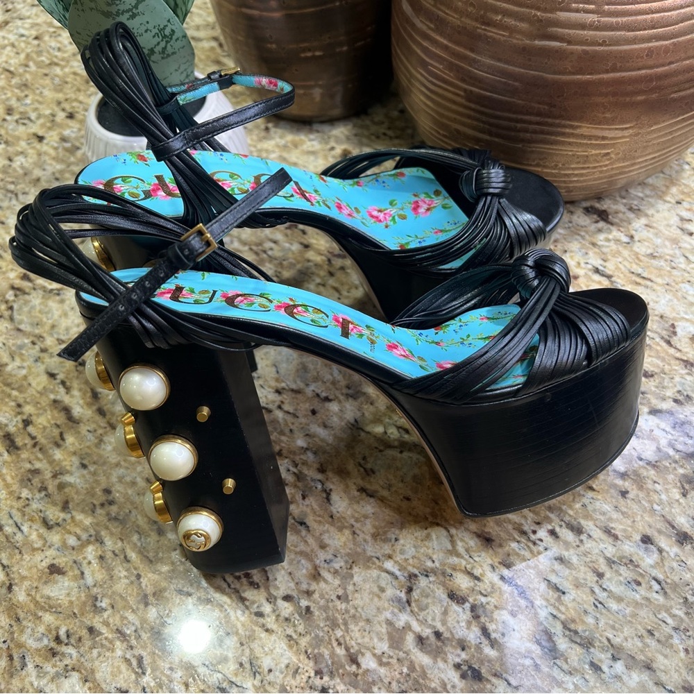 Gucci Black Leather Strappy Pearl & Stud Embellished Platform Sandals 39 - Picture 4 of 11